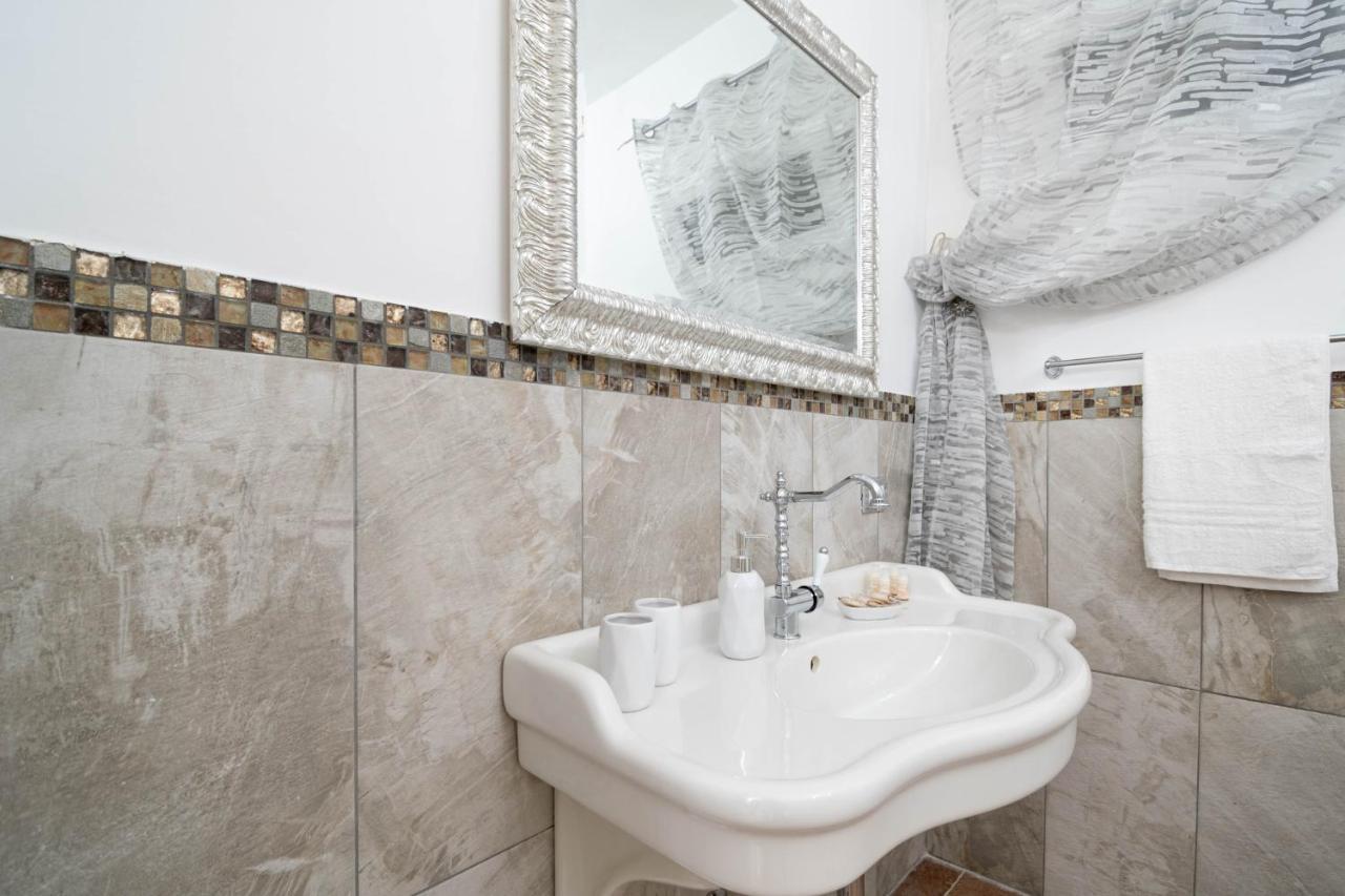 Luxury Villa Arianna Tarano エクステリア 写真
